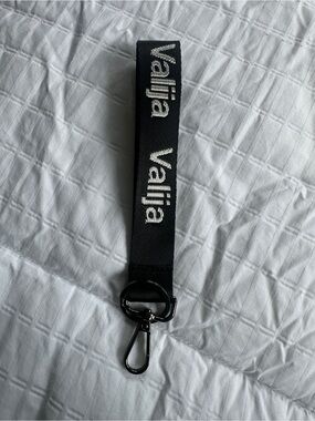 Valija Black & Silver Lanyard Keychain | Wristlet Clip